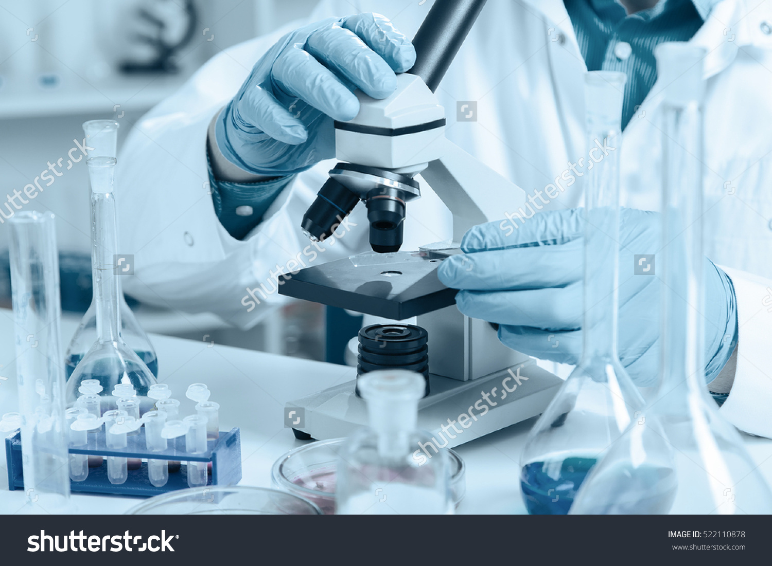 Maicon Fez Um Experimento Em Um Laboratório